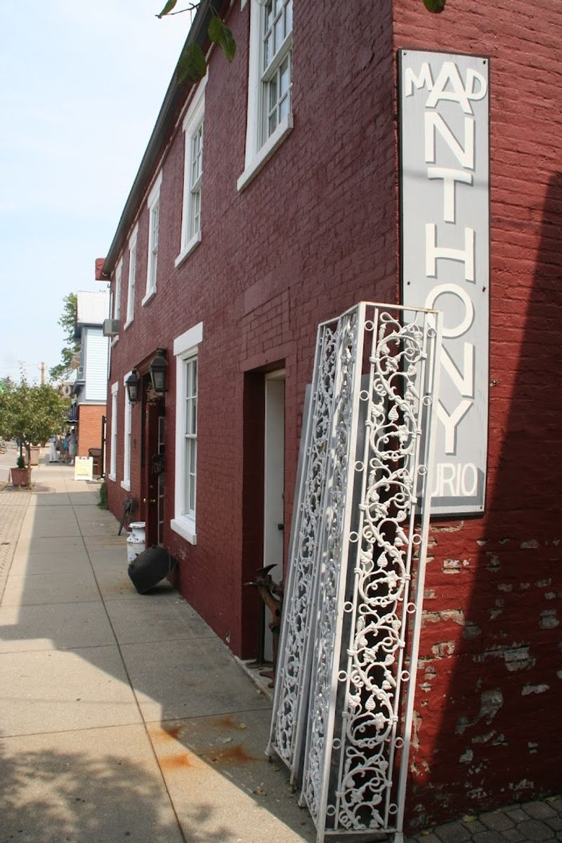 Architecture and Streetscapes Worth Slowing Down For