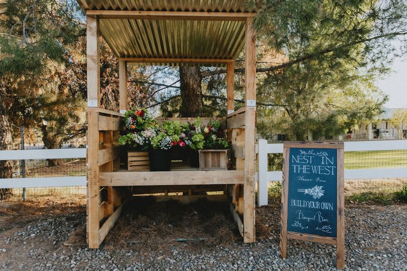 The Nest In The West Flower Stand, Waddell
