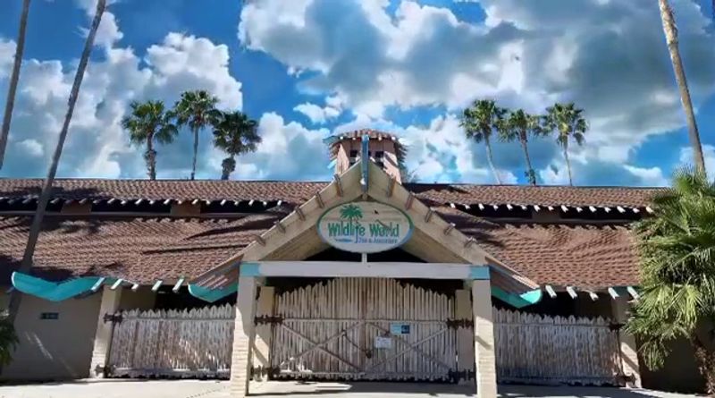 A Zoo That Never Closes Its Gates