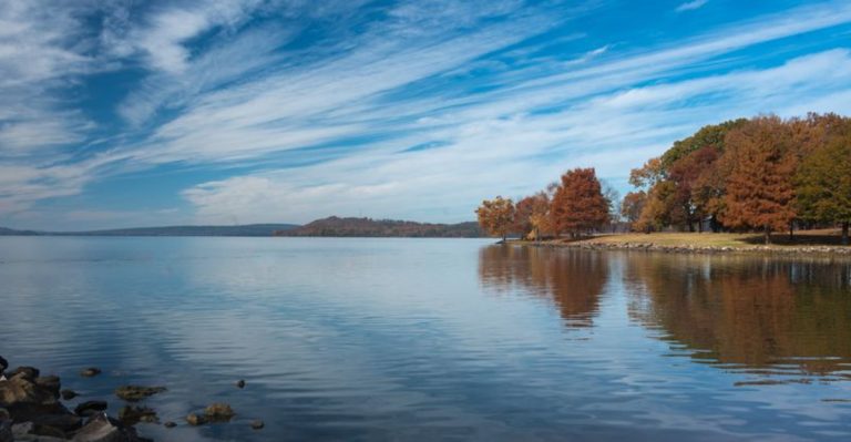 Arkansas Has 10 Scenic Lake Getaways That Are Perfect For An Easy Escape In 2026