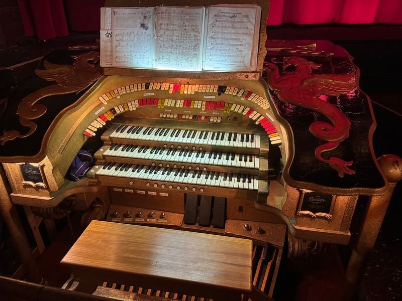 Arrive Before The Organ Overture
