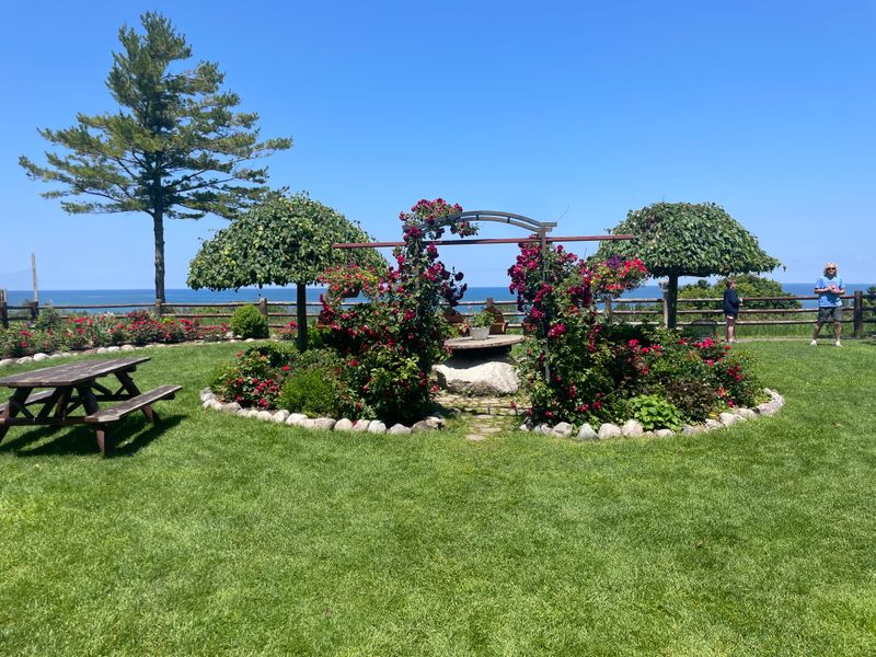 Claim The Garden And Lake View