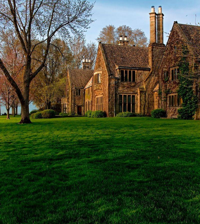 Arrive With The Estate In Mind