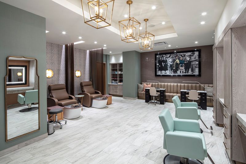 Art Deco Details In A Modern Retreat