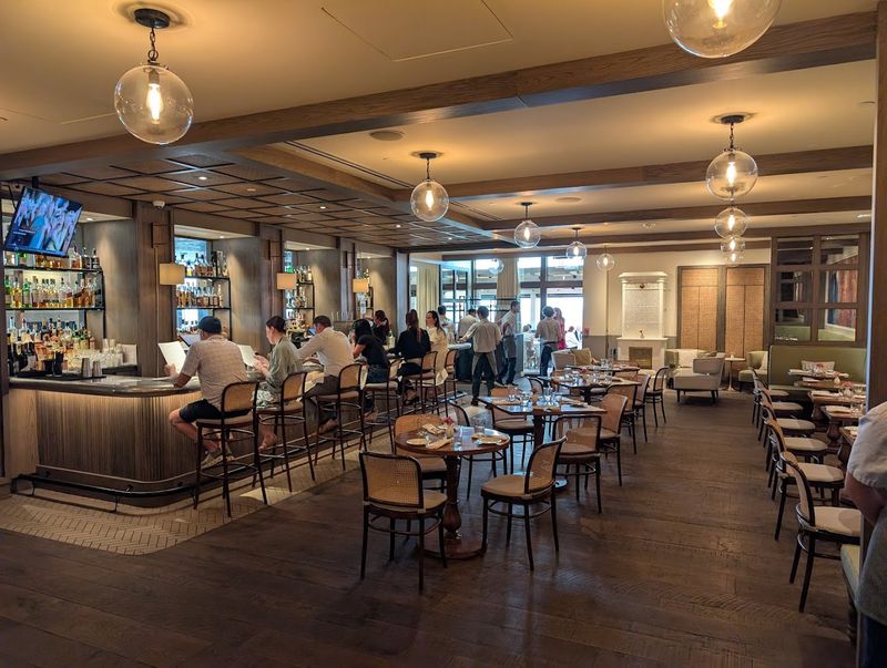 Artisan Waterfront Restaurant & Tavern