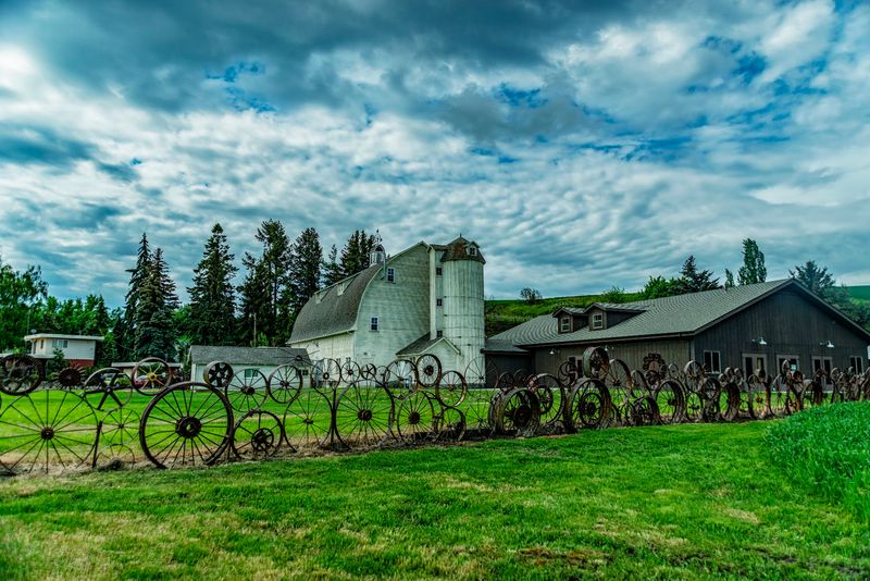 Artisans At the Dahmen Barn, Uniontown