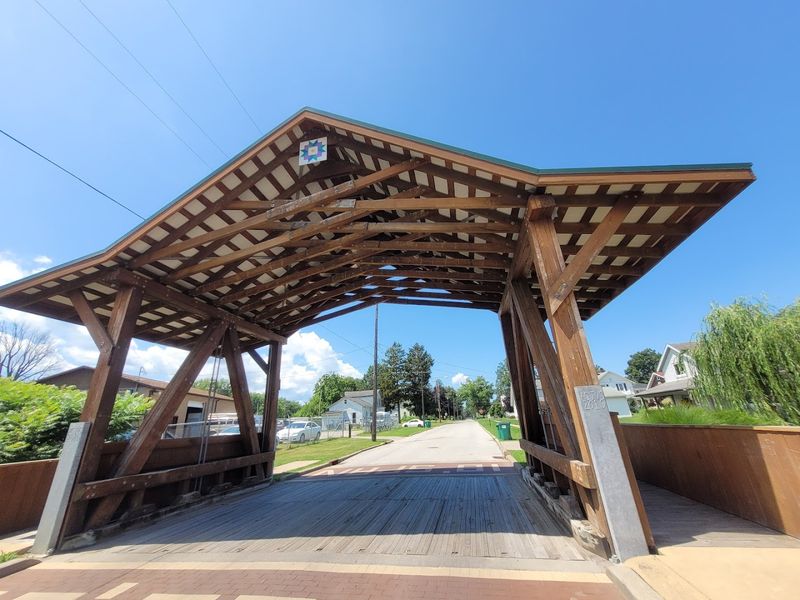 The Perfect Photo Stop on a Bridge Tour