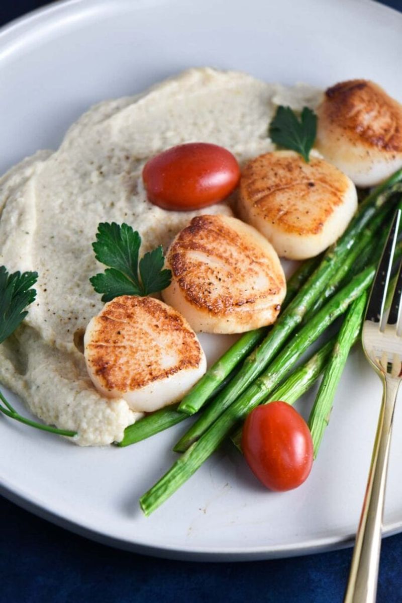 Seared Scallops with Cauliflower Purée