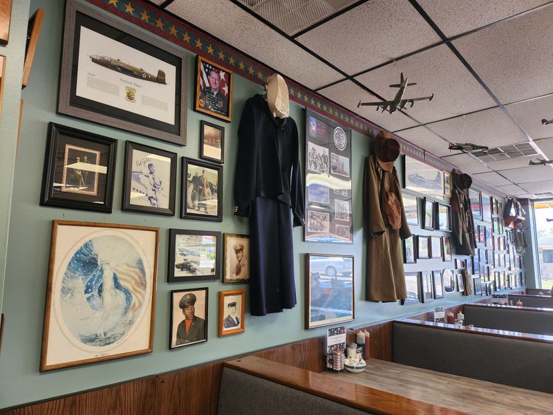 Watch The Kitchen Hustle