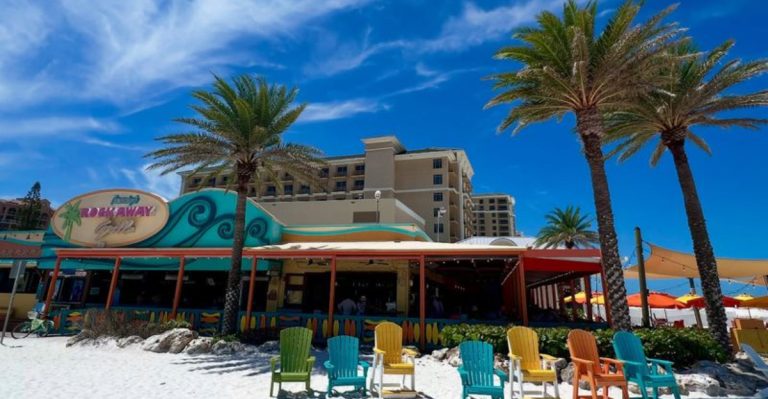 At This Florida Beachside Café, The Grouper Sandwich Reigns Supreme