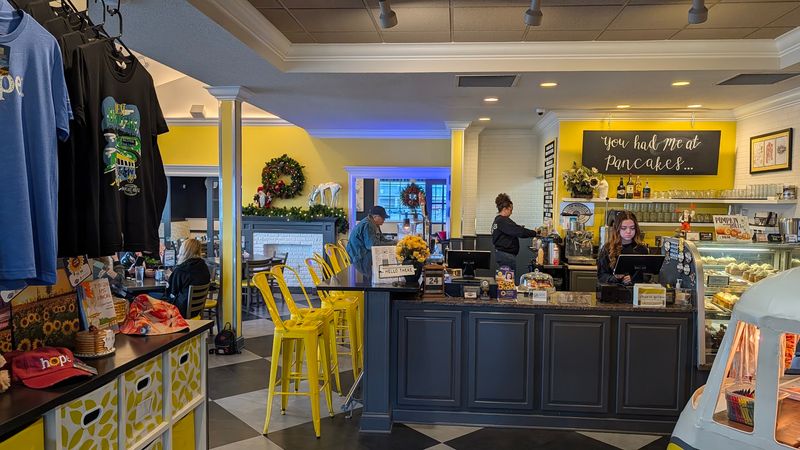 Atmosphere, Decor, and the Overall Vibe
