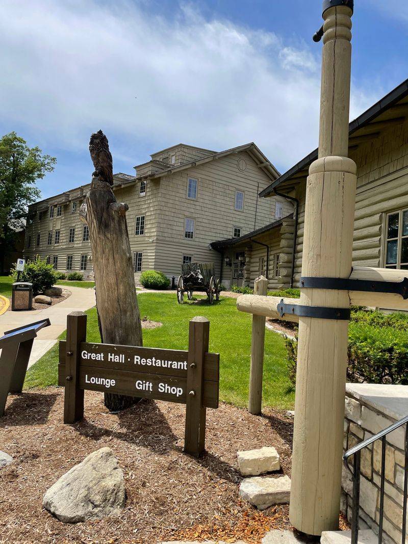 Starved Rock Lodge Restaurant – Oglesby