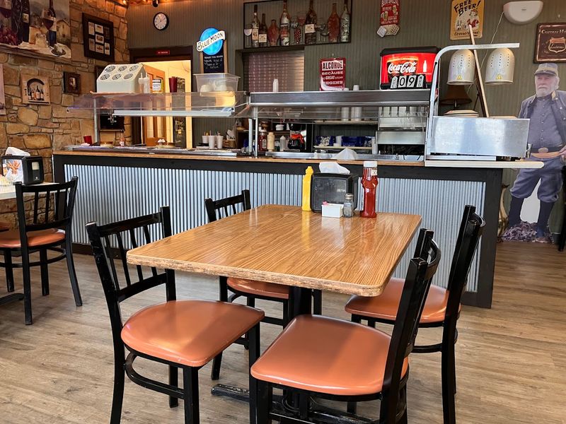 Kaylor's Restaurant at Cave-In-Rock Lodge - Cave-In-Rock