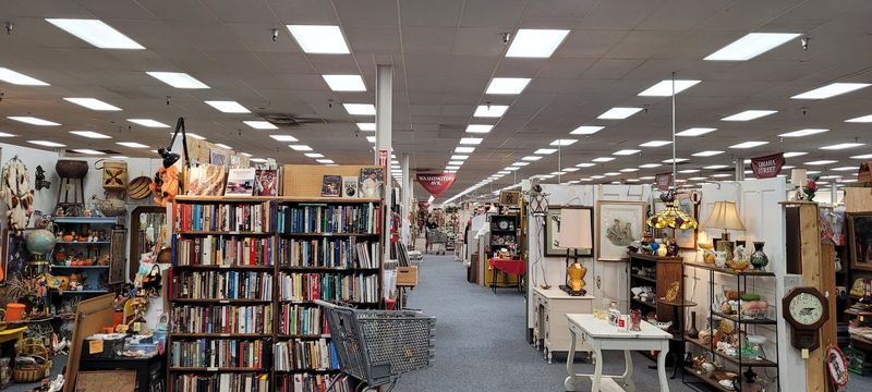 Ohio Valley Antique Mall, Fairfield, OH