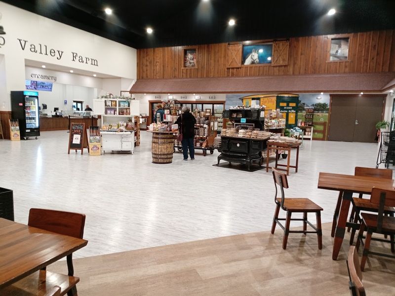 Authentic Amish Atmosphere And Friendly Staff
