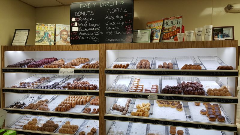 Daily Dozen Doughnuts, Warren