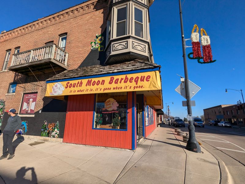 South Moon BBQ — Hinckley, Illinois