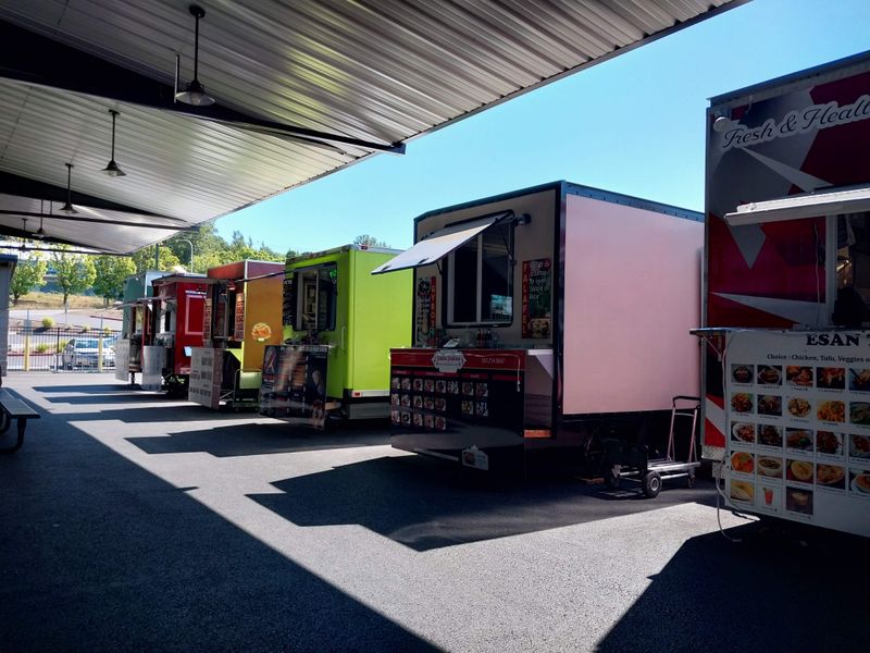 Troutdale Station Food Carts