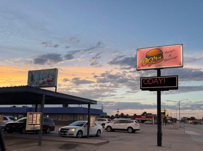 BJ's Burgers & Beverage, Lamar