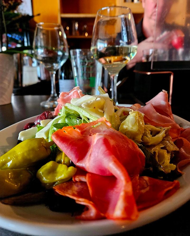 Saverino's Italian-American Kitchen & Raw Bar