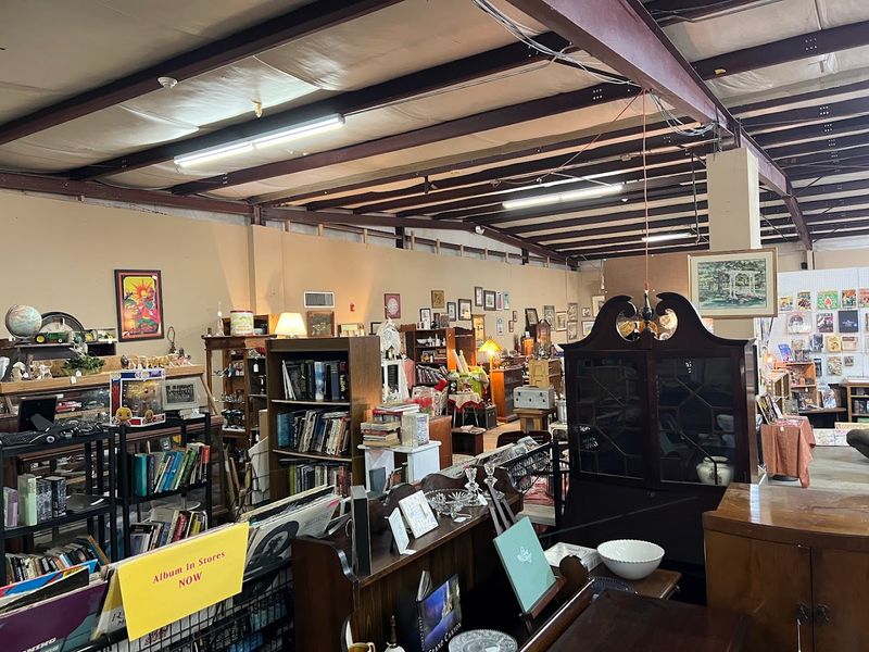 Old Hippy Antique Mall, Searcy