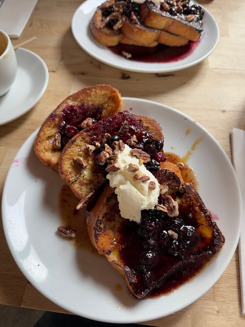French Toast That Turns A Simple Breakfast Into A Full Event