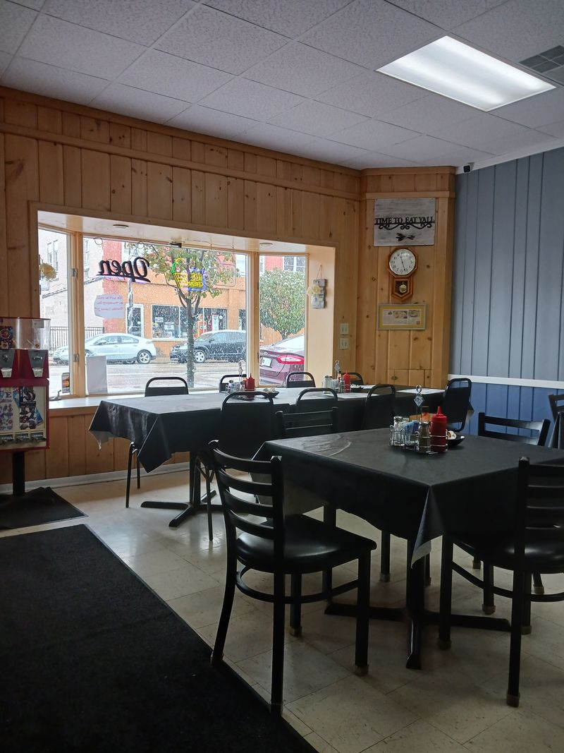 Main Street Cafe & Bakery, Pigeon