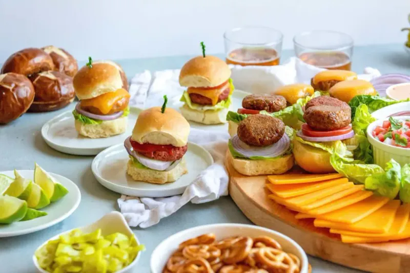 Cheeseburger Sliders: Tiny Handheld Happiness
