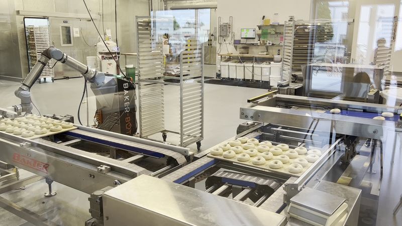 BakerBot Is The Most Fascinating Thing In Any Bagel Shop