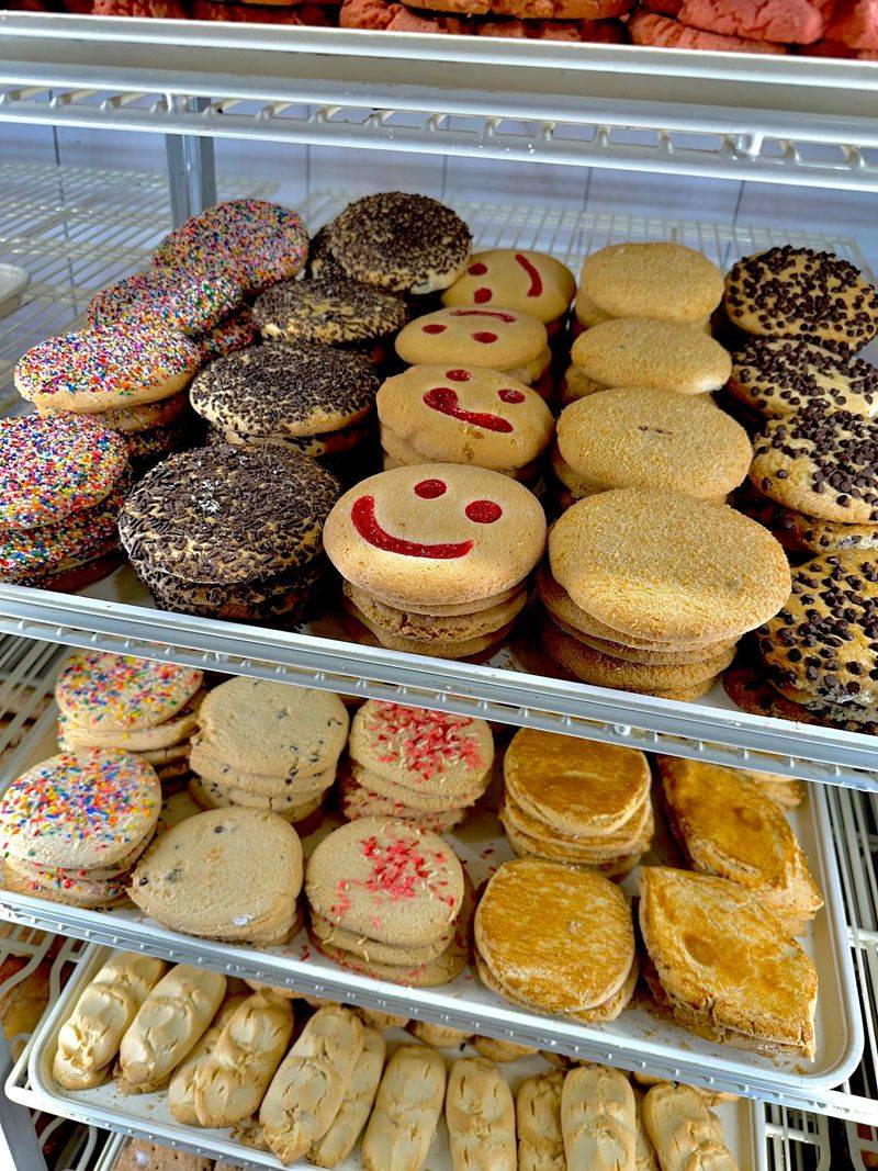 Bakery Cases Stay Packed With Fresh Favorites