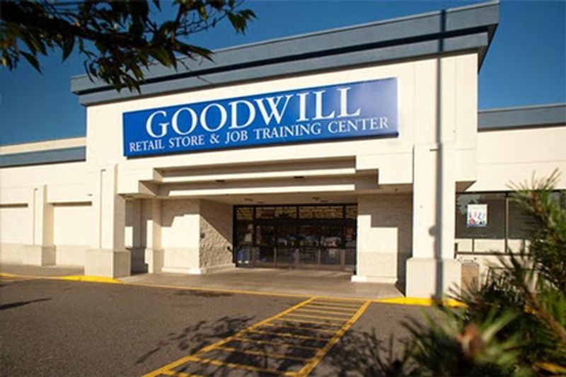 Shoreline Goodwill, 14500 15th Avenue NE, Shoreline, WA 98155