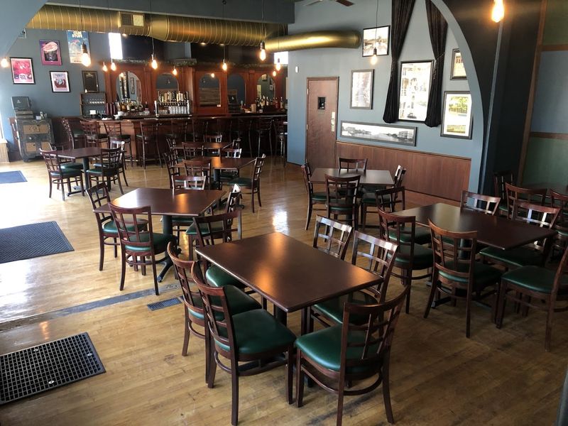 Ernie's Midtown Pub - Rockford