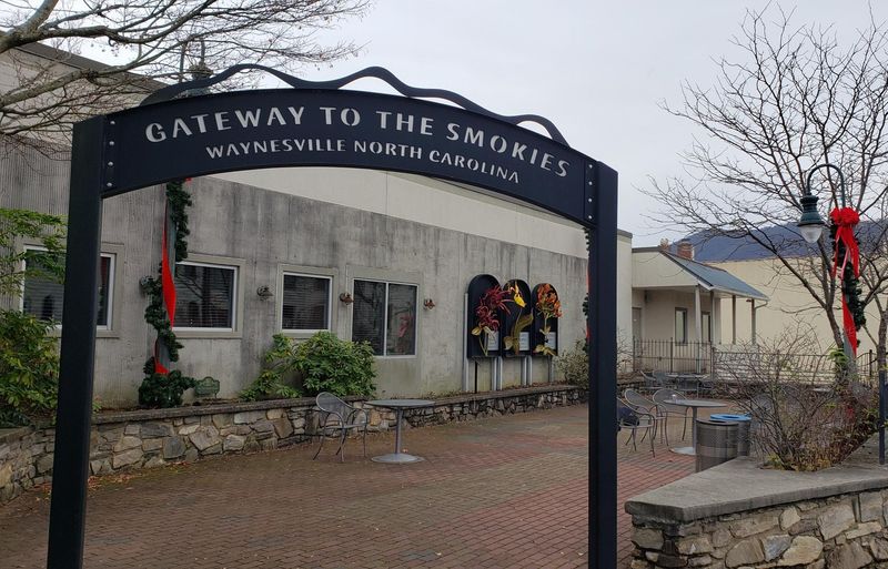 Waynesville – Luminaries on Main Street