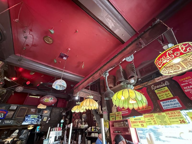 Cafeteria Style Keeps Things Moving Fast