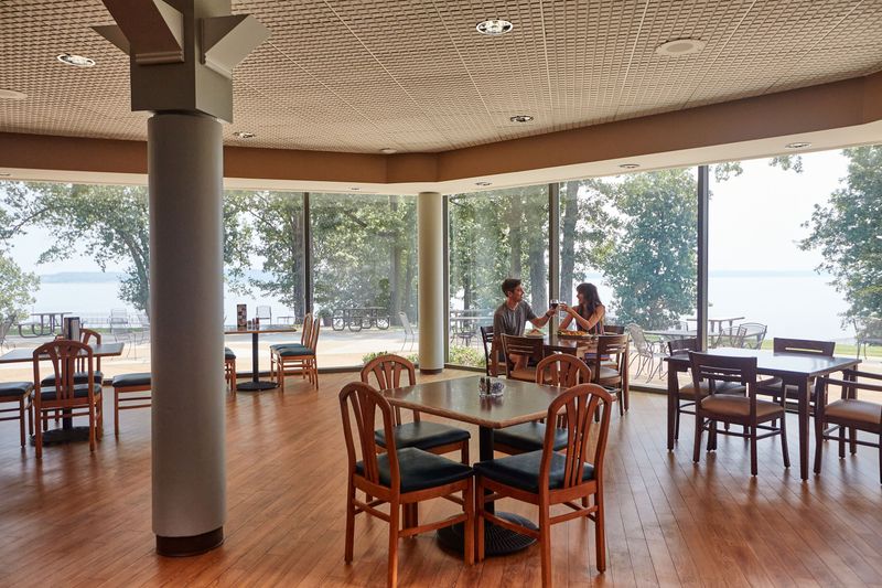 Kentucky Dam Village State Resort Park – Harbor Lights Restaurant