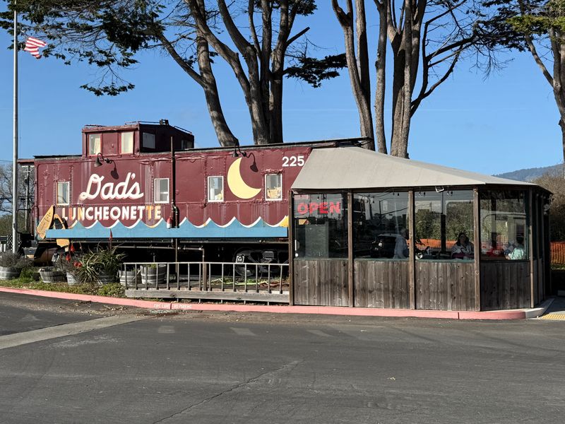 Dad's Luncheonette – Half Moon Bay