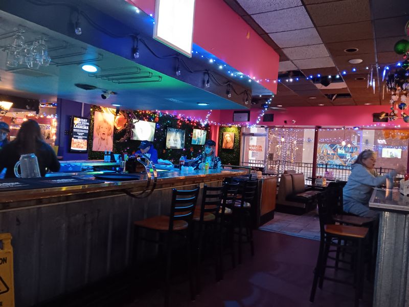 Perfect Post-Work Decompression Spot For Night Shift Warriors