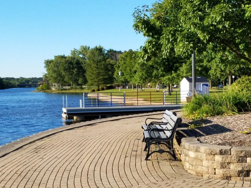 Batavia Riverwalk, Batavia
