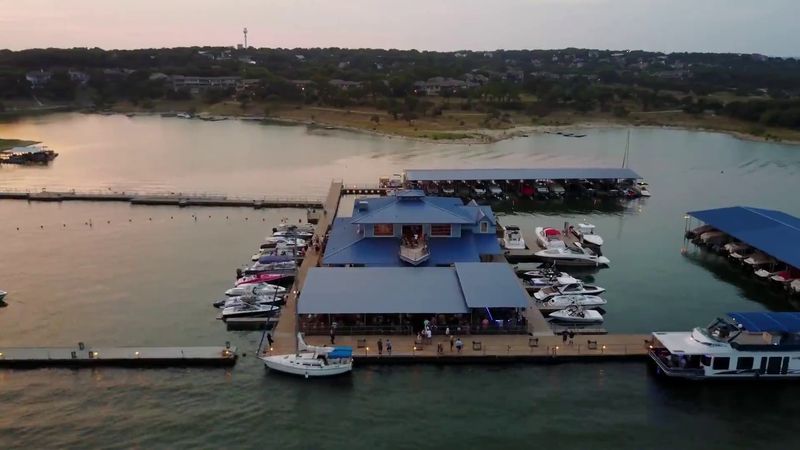 Gnarly Gar Lakeside Grill