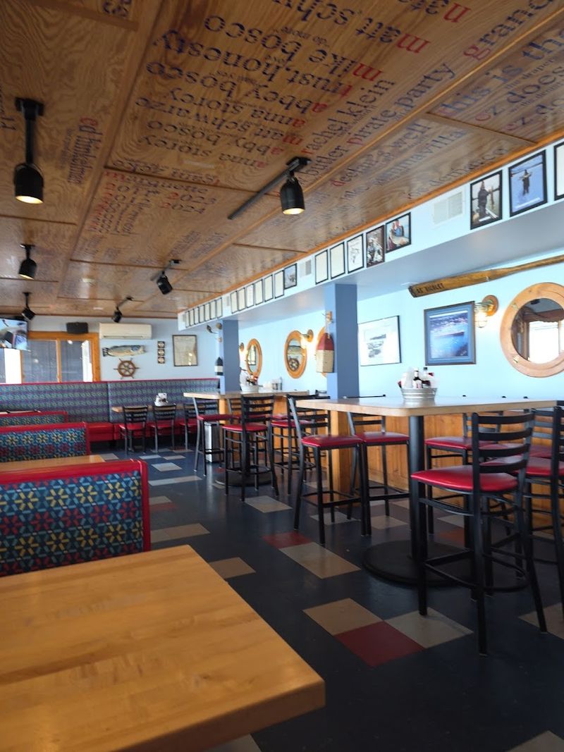 Knot Just A Bar, Omena