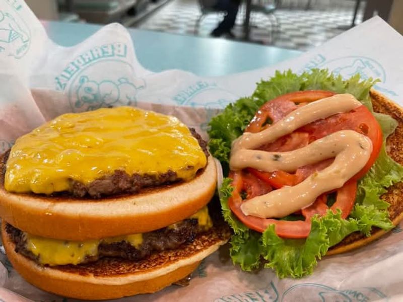 Bearden's Steakburgers, Rocky River