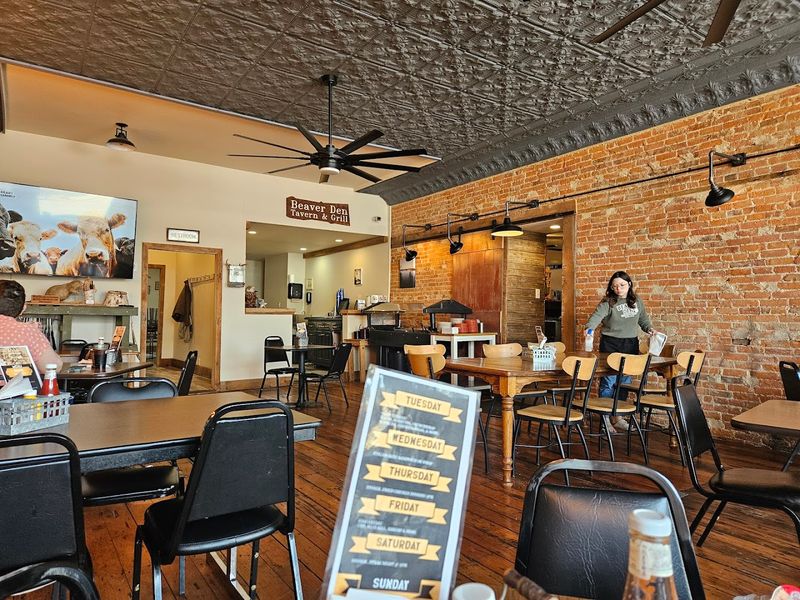 Beaver Den Tavern and Grill Co., Paw Paw