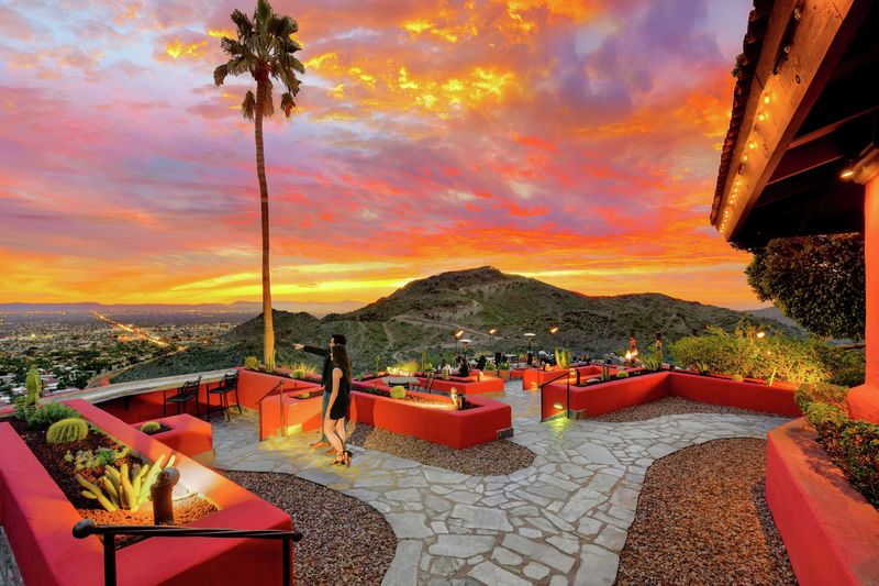 Different Pointe Of View, Phoenix