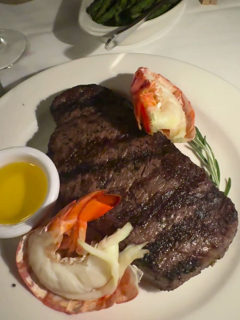 The Library Restaurant at the Rockingham House