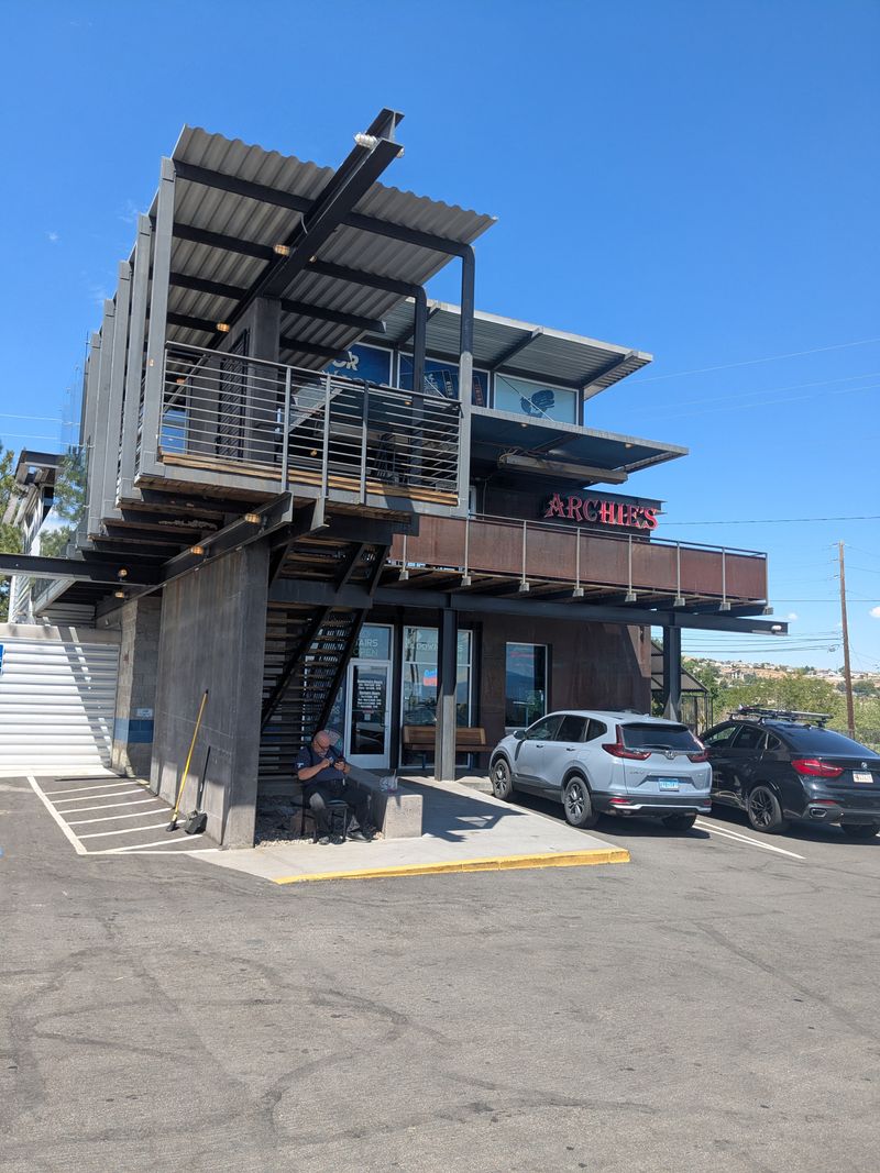 Archie's Giant Hamburgers & Breakfast – Reno