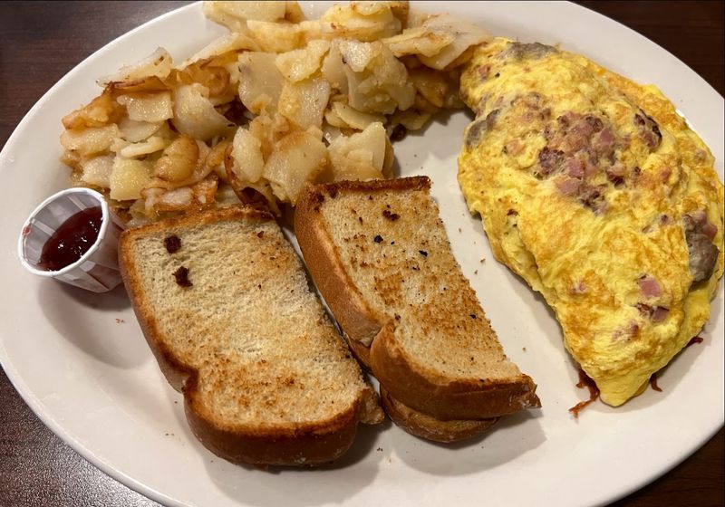 Omelets, Steak and Eggs, and the Rest of the Menu Worth Knowing About
