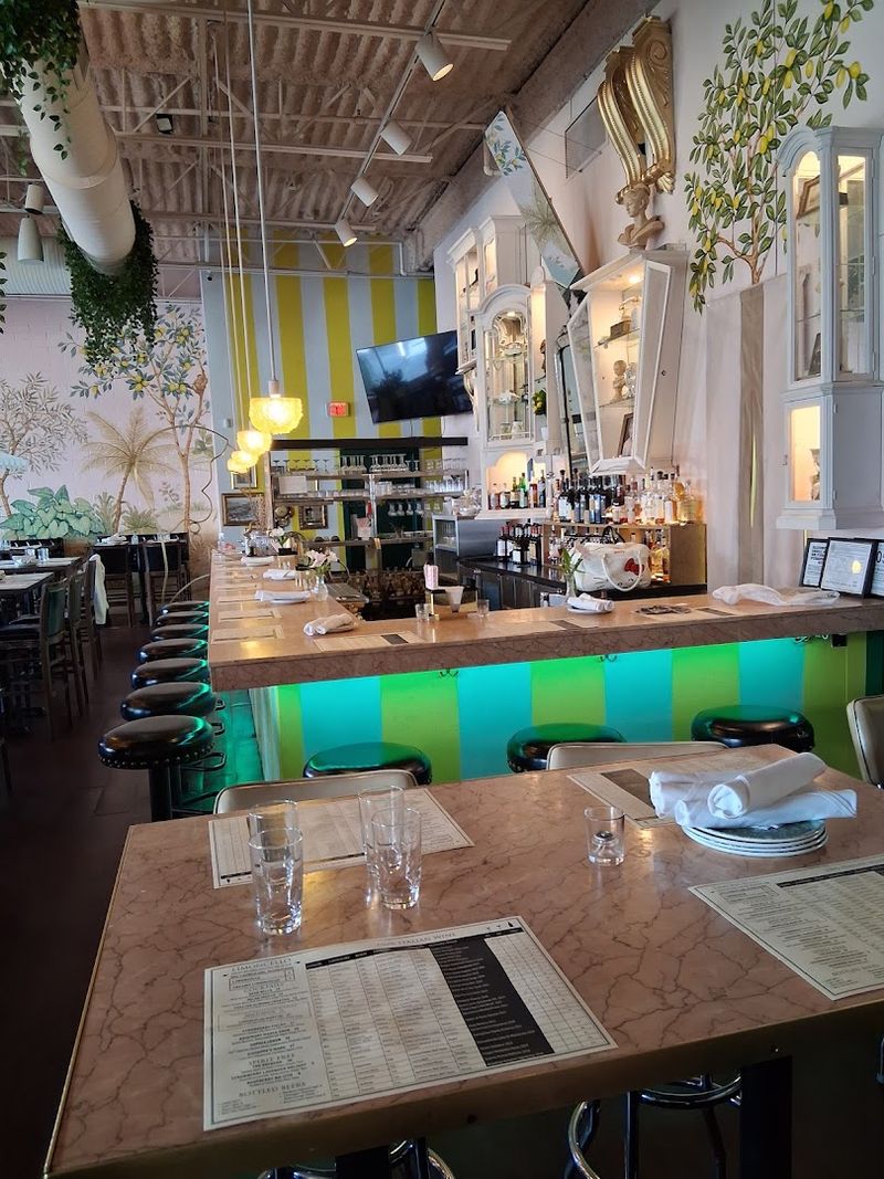 Bella Limone, Royal Oak