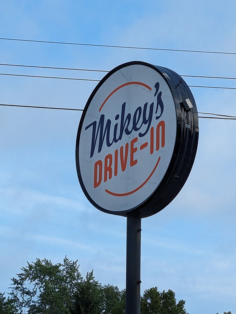 These Michigan Drive-In Burger Spots Serve Double Cheeseburgers The Way ...