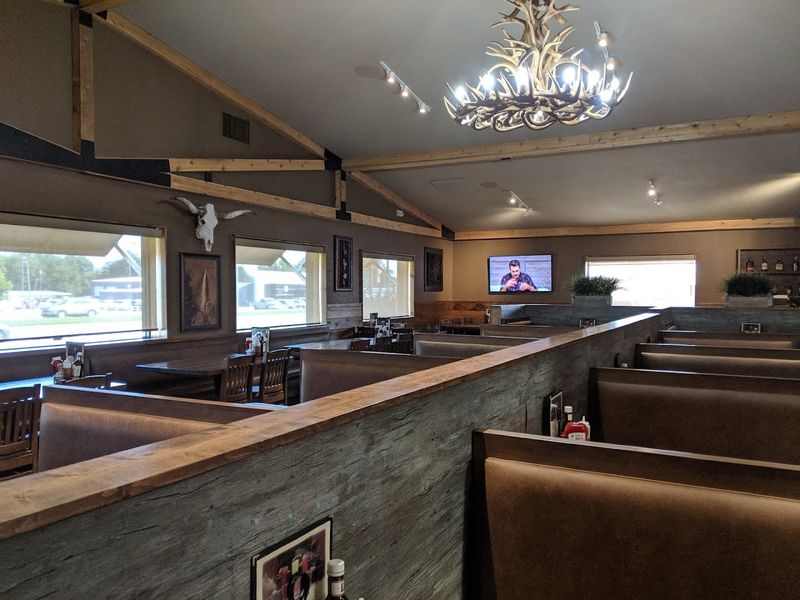Casual Western Dining Room Keeps Things Relaxed