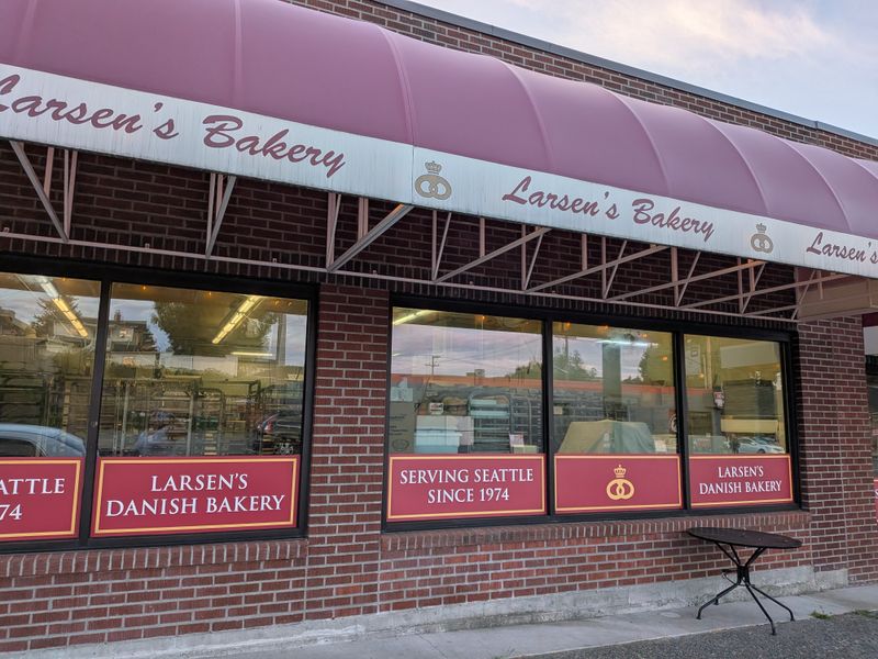 Larsen's Bakery